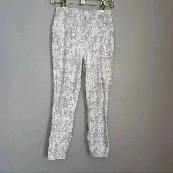 RBX Leggings Snakeskin Pattern, Side Pockets, Size M, EUC - Picture 1 of 4